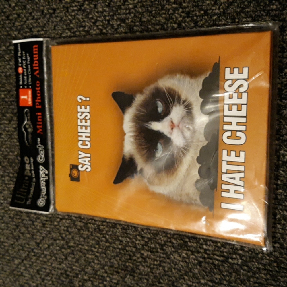 Ultra Pro Grumpy Cat Mini Photo album
